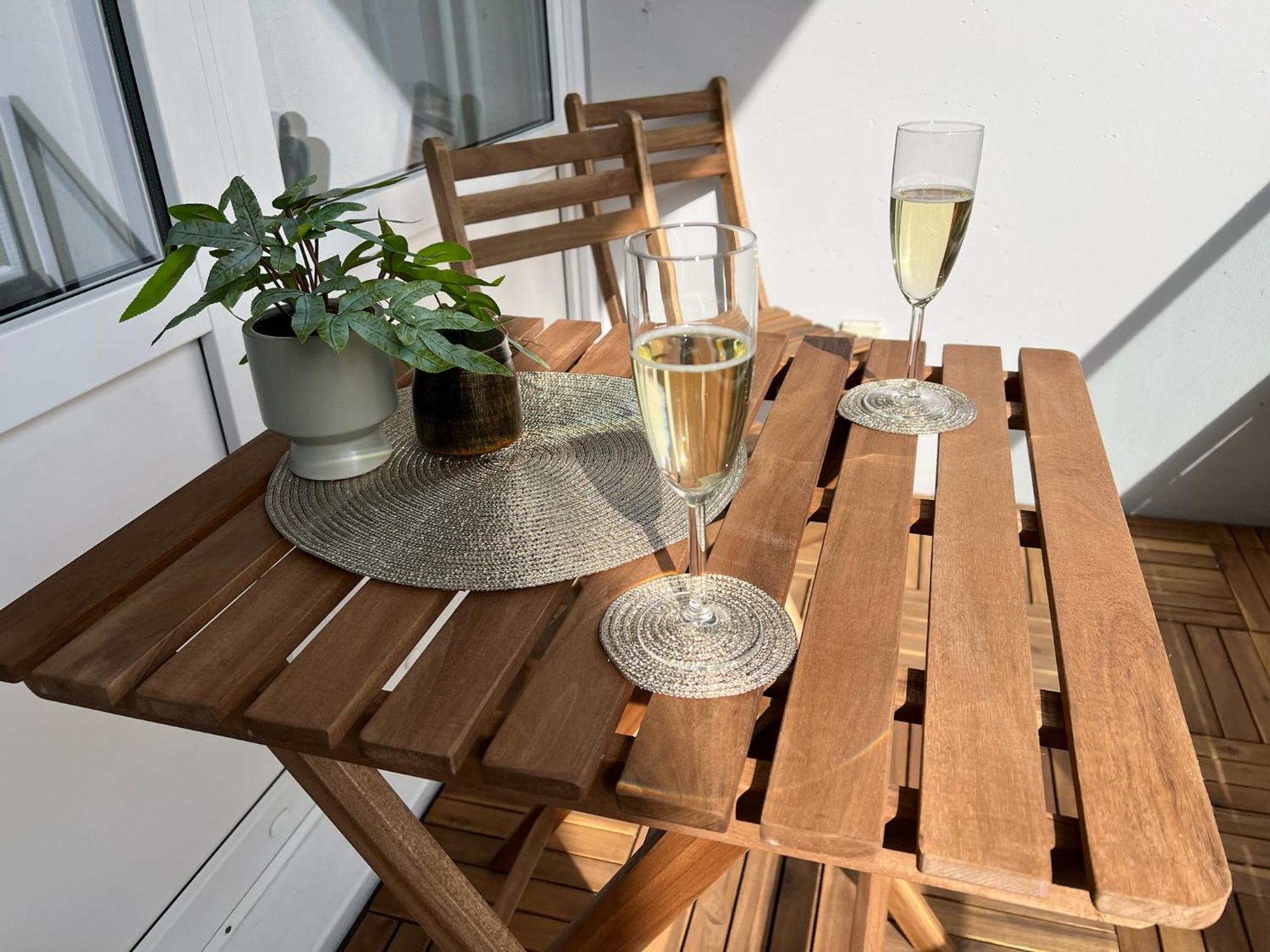 W&D Living - Fewo Kleines Italien Mit Parkplatz Und Balkon Celle Luaran gambar